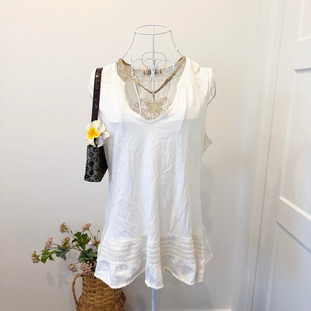 Gorgeous vintage y2k white embroidered ruffle fitted babydoll blouse top